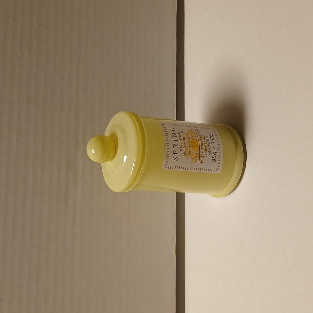 Spring Scented Beauty Bath candle Jar Lime Green NWT